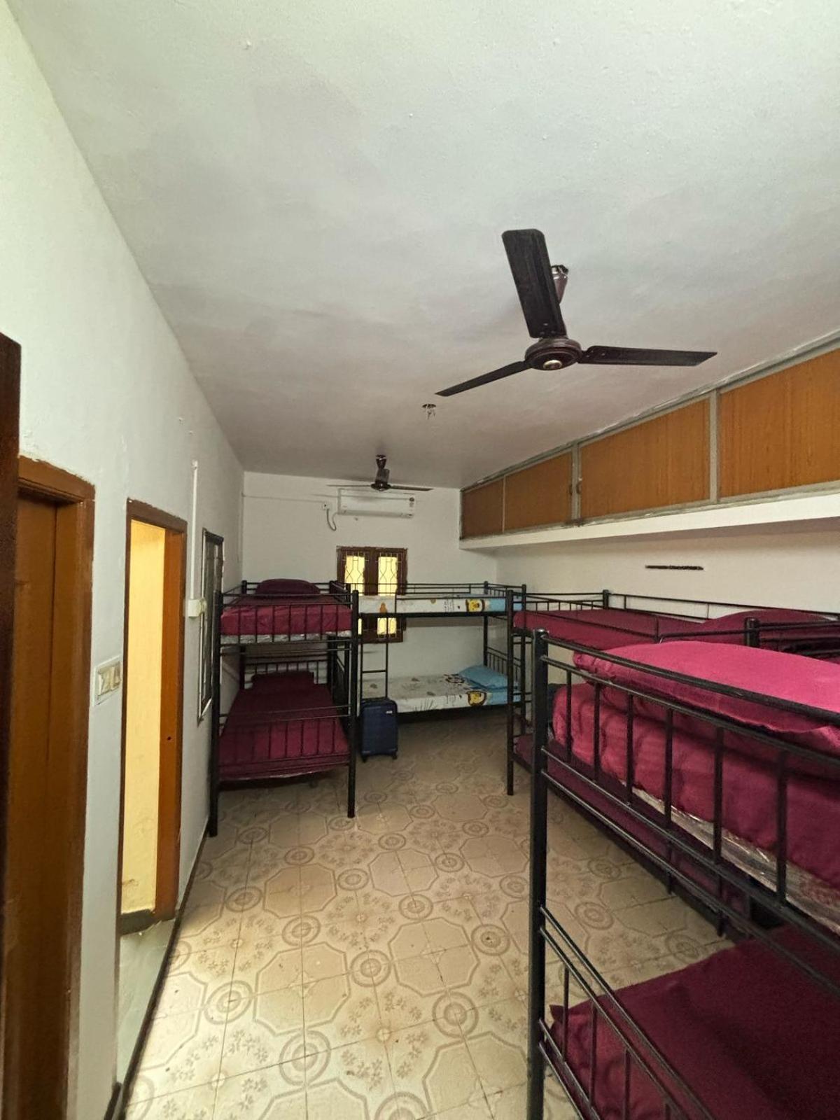 Hostel Madras Buitenkant foto